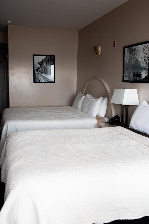 West Bank Inn Celina Kültér fotó