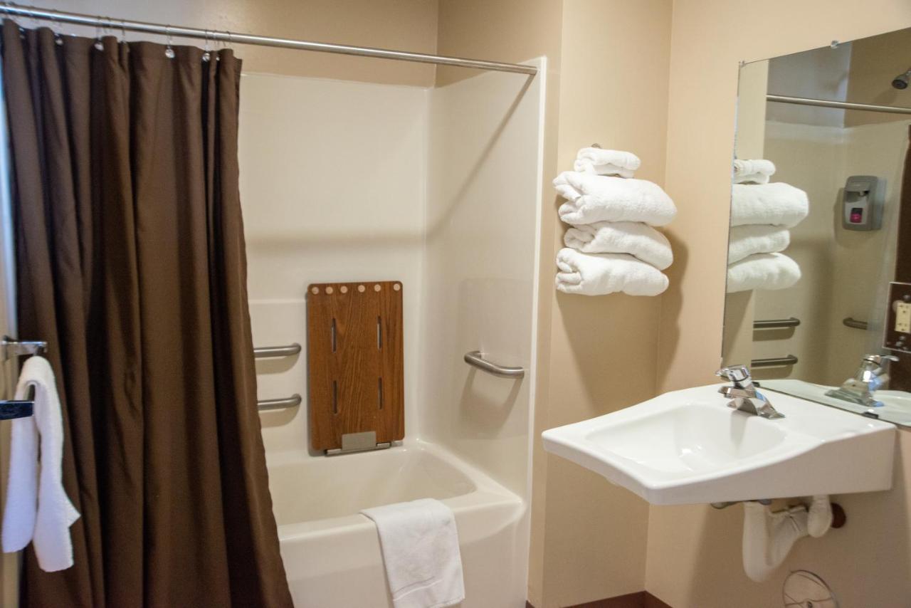West Bank Inn Celina Kültér fotó